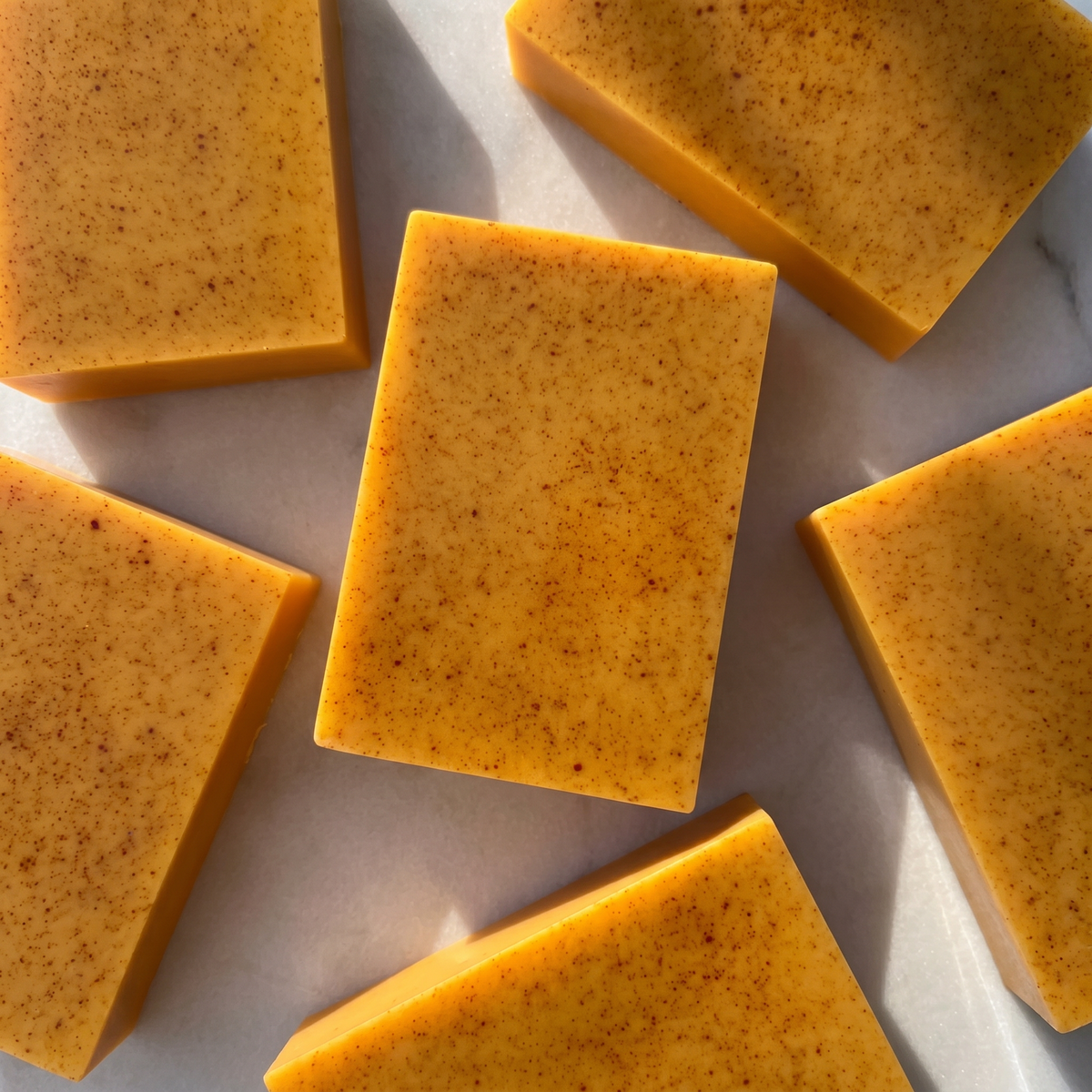 Sapone alla curcuma e acido kojico